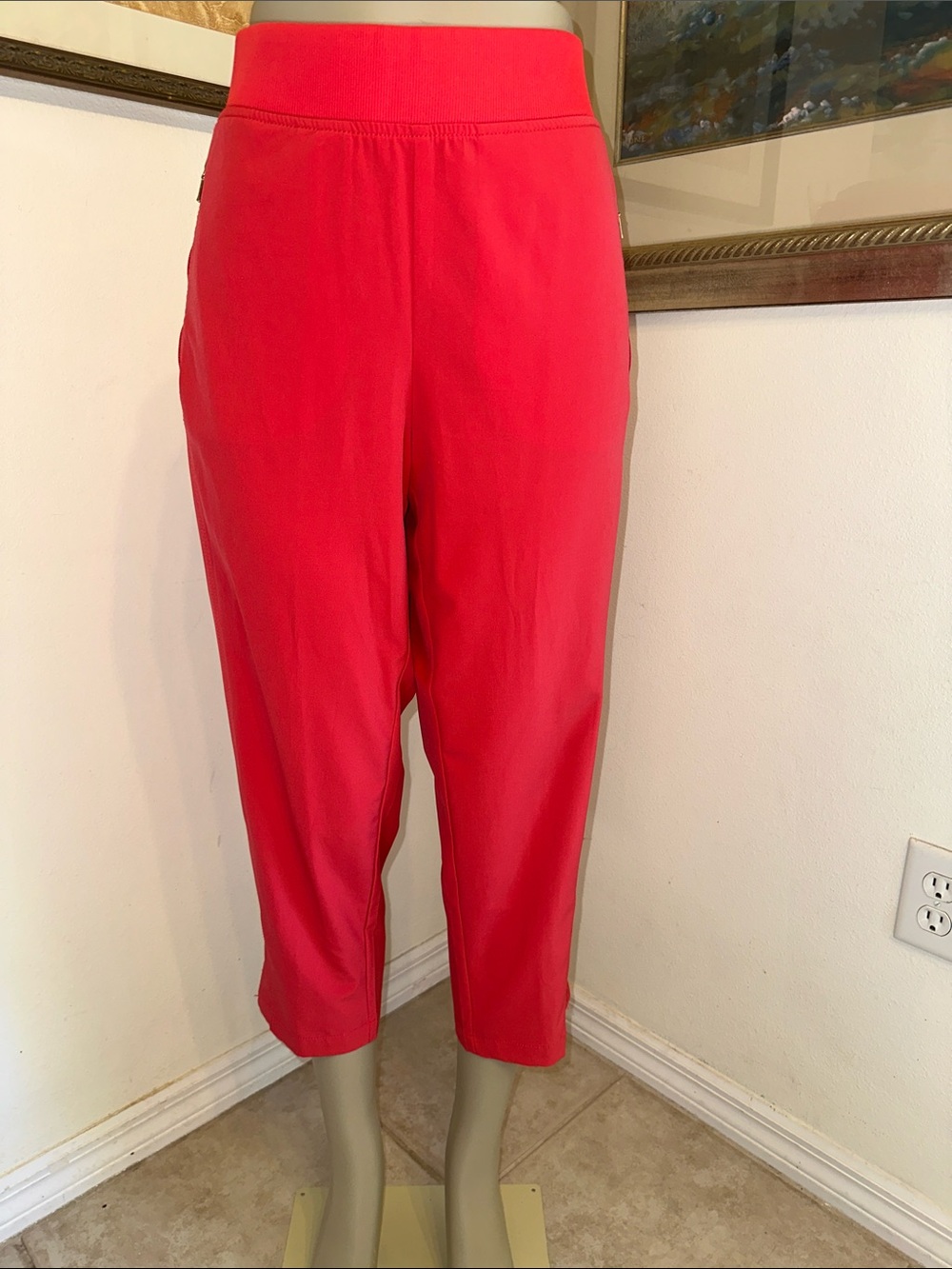 Chico’s Zenergy Red Women's Capri Pants w/Zipper Pockets Size 2=12/14